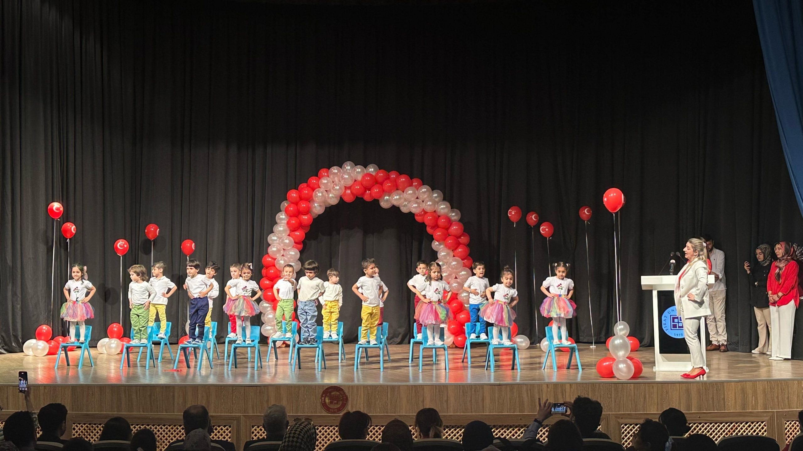 Elazığ’da miniklerin 23 Nisan gösteri alkış aldı